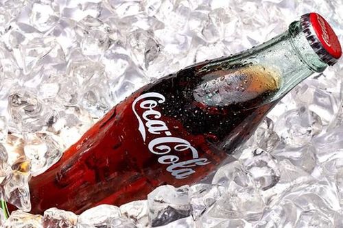 Coca-Cola với chiếc vỏ chai 'huyền thoại'