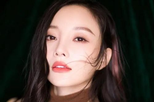 Sinh nhật tuổi 39 của Lý Tiểu Lộ: Không những không được chúc phúc còn bị dân mạng mắng thảm hại