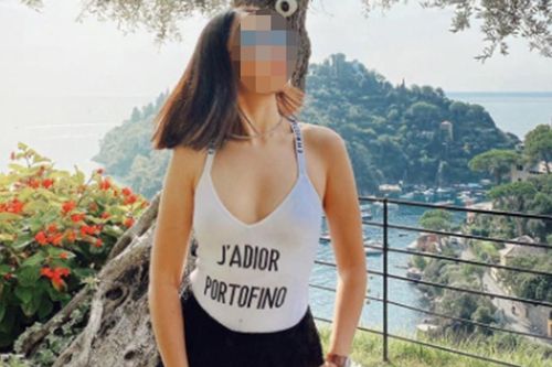 Chị gái bệnh nhân 17 đăng ảnh rạng rỡ nhưng dòng trạng thái mới là điều đáng chú ý