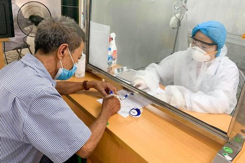 Nhân viên y tế, bệnh nhân, người nhà đến bệnh viện phải bật ứng dụng truy vết COVID-19