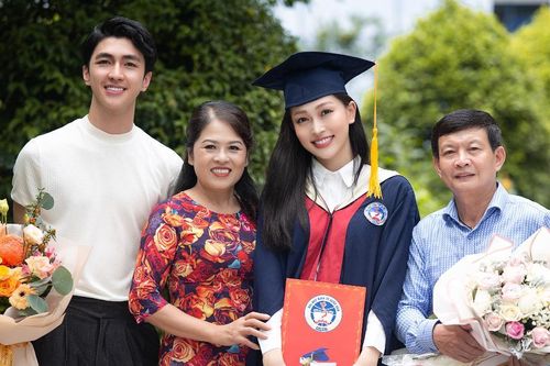 Bùi Phương Nga rạng rỡ tốt nghiệp Đại học Kinh tế Quốc dân bên cạnh Bình An: Tài sắc vẹn toàn!