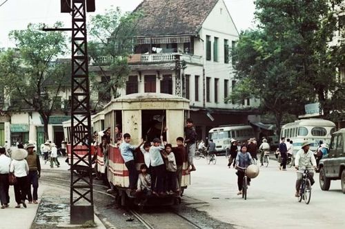 Hà Nội xưa quen mà lạ qua ống kính của nhiếp ảnh gia người Đức