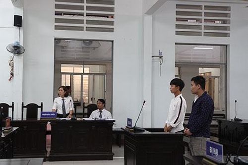 Mâu thuẫn khi đá banh, rủ nhau đi trả thù
