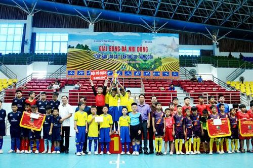 Đội bóng Sa Pa vô địch Giải Bóng đá Nhi đồng 'Cúp Báo Lào Cai' lần thứ XII, năm 2020