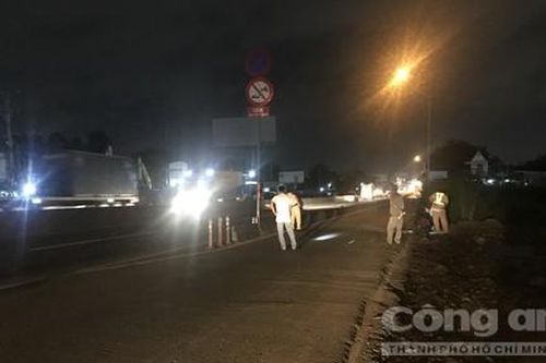 Xe máy tông đoạn dải phân cách 'tử thần', một người tử vong