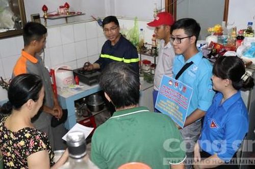 TPHCM: Cảnh sát đến từng nhà nhắc nhở bà con an toàn PCCC