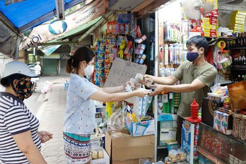Cửa hàng tạp hóa: Kênh phân phối của hàng Việt Nam