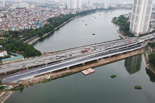 Toàn cảnh đường Vành đai 3 đi thấp qua hồ Linh Đàm trước ngày thông xe