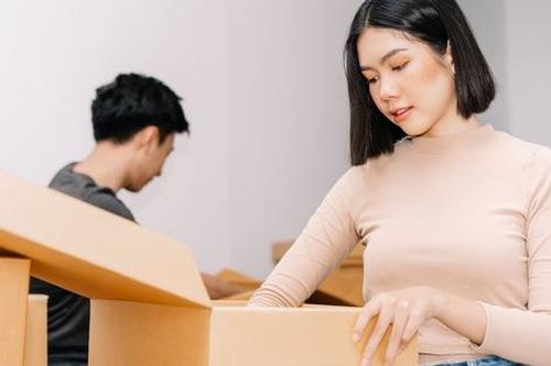 Vợ chồng nửa đời lệch pha: Hoang phí sống với tằn tiện, được không?
