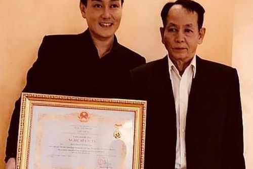Cha của NSƯT Tuấn Phương xót xa chia sẻ: Chỉ mong con gắng gượng tới sinh nhật vào ngày 14/10 tới, xong có an yên chốn khác tôi cũng đành
