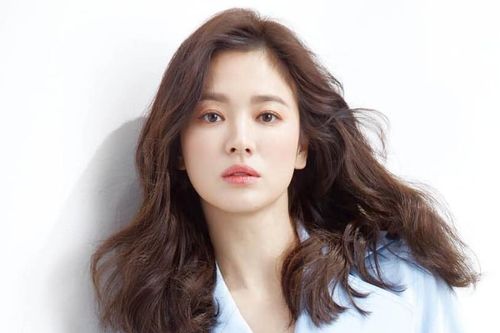 Chỉ hai từ 'Miss u' dành cho anh chàng này, Song Hye Kyo khiến mạng xã hội 'rung chuyển'