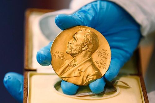 Mở màn mùa giải Nobel 2020: 3 người phát hiện virus viêm gan C được vinh danh