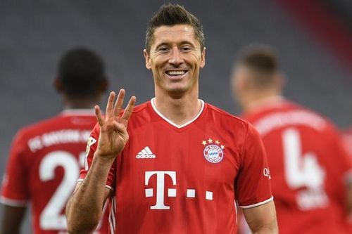 Lewandowski lập 'poker' giải cứu Bayern Munich