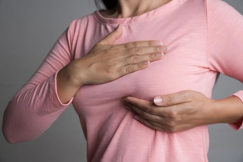 Những người dễ mắc ung thư vú
