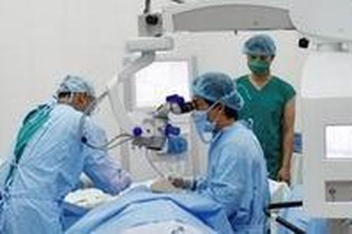 Phẫu thuật thay khớp háng được bảo hiểm chi trả thế nào?