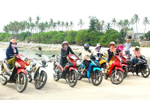 Đội xe ôm tóc dài trên đảo Lý Sơn