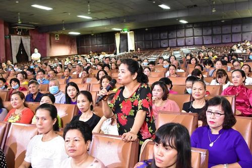 Vận động tiểu thương xây dựng thương hiệu 'Đến chợ Đông Ba thì không lo về giá'