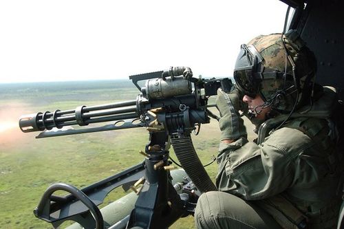 Sức mạnh, tốc độ đáng sợ của dòng súng 'cứ mất điện là tịt ngòi'
