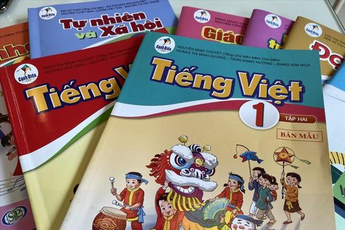 Sách Tiếng Việt 1 'nặng' là do chỉ đạo?