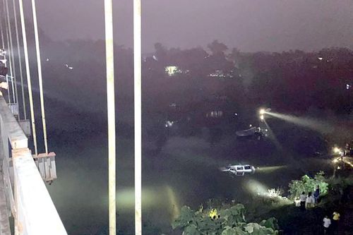 Phó Thủ tướng chỉ đạo điều tra nguyên nhân vụ tai nạn trên cầu treo làm 5 người tử vong