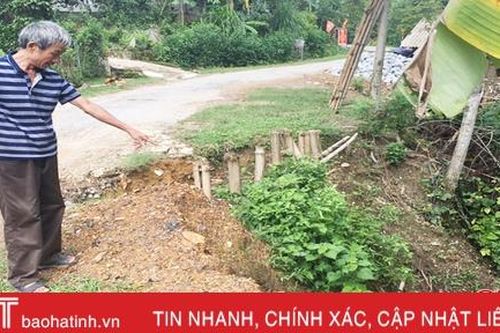 Người dân xã miền núi ở Vũ Quang 'mất ăn, mất ngủ' vì đường, bờ sông sạt lở