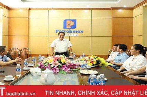 Đảng ủy Khối CCQ&DN Hà Tĩnh chúc mừng doanh nghiệp nhân ngày Doanh nhân