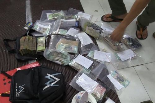 Triệt phá sòng bạc nằm trong khu dân cư ở Bình Dương, thu giữ hơn 800 triệu đồng tiền mặt