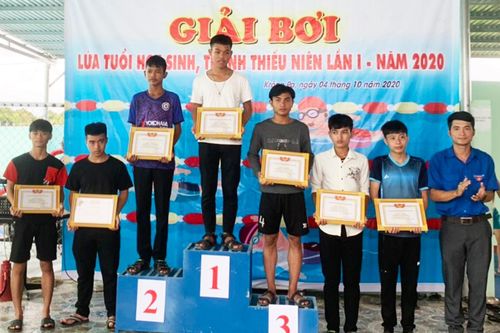 Krông Pa: Hơn 100 vận động viên tham gia giải bơi
