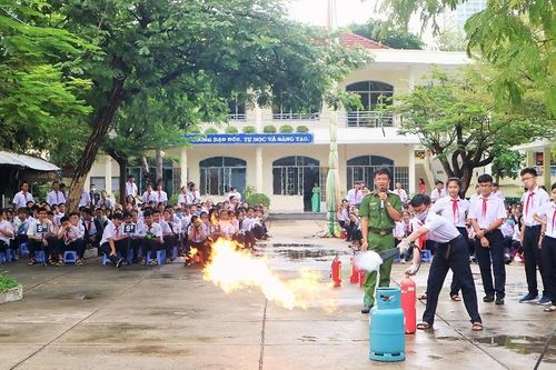 Trường THCS Thái Nguyên tuyên truyền về phòng cháy chữa cháy cho hơn 1.800 học sinh