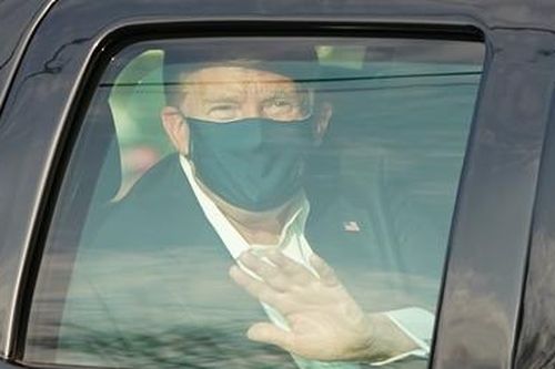 Ca nhiễm COVID-19 của ông Trump nghiêm trọng đến đâu?