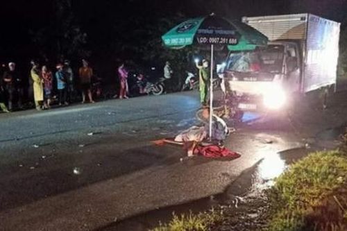 Xe tải lấn làn tông chết người đi xe máy