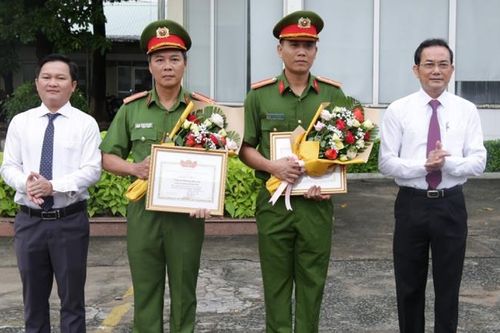 Khen thưởng tập thể, cá nhân xuất sắc thuộc Công an TP.Biên Hòa