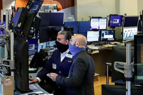 Ông Trump có thể xuất viện, chứng khoán Mỹ lập tức bật tăng