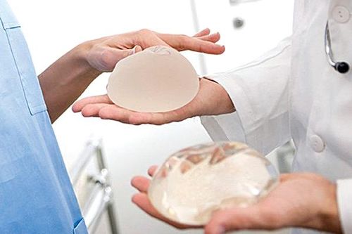 Nâng ngực: Cẩn trọng tiền mất, tật mang khi làm đẹp