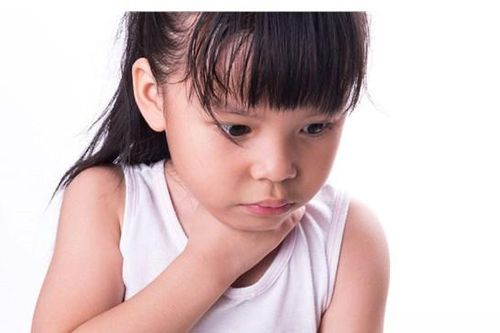 Hóc dị vật ở trẻ chuyện nhỏ nhưng hậu quả nặng nề