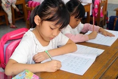 Tiếng Việt gần gũi hay xa cách?