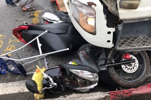 Bị xe bơm bê tông cuốn vào gầm, 2 mẹ con thương vong