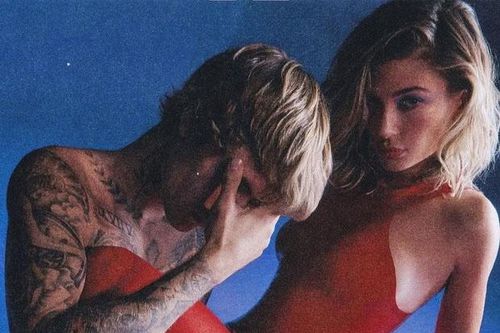 Lý do Hailey Bieber không hôn chồng ở nơi công cộng
