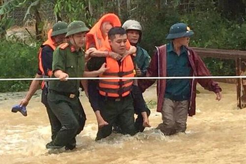Lào Cai hứng trận mưa lịch sử