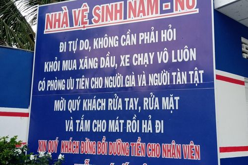 'Nhà vệ sinh miễn phí, xin đừng bồi dưỡng tiền cho nhân viên'