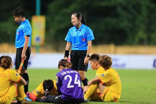 Phong Phú Hà Nam bỏ đá phản đối trọng tài, sẽ bị xử thua 0-3