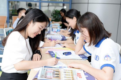 Đại học Kinh tế Quốc dân xác nhận nhập học đợt 2 cho thí sinh trúng tuyển
