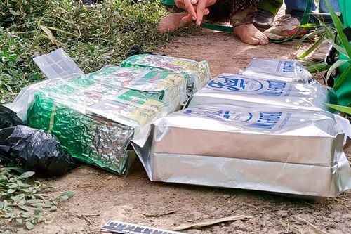 Khen thưởng lực lượng triệt phá thành công vụ vận chuyển gần 16kg ma túy