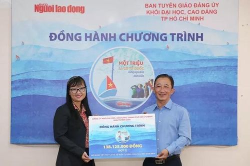 Báo Người Lao Động tiếp nhận 141 triệu ủng hộ chương trình 'Một triệu lá cờ Tổ quốc cùng ngư dân bám biển'