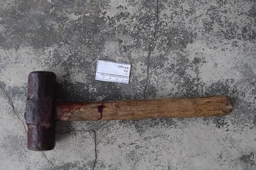 Bị chồng dùng búa đập tử vong do... thức đêm bấm điện thoại