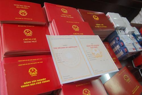 Xài bằng giả, sử dụng ma túy, 5 cán bộ công an bị khai trừ khỏi Đảng