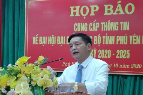 Đại hội Đảng Đảng bộ tỉnh Phú Yên chỉ tặng cặp giấy, không nhận hoa