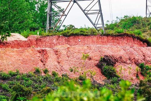 'Xâu xé' đất lưới điện 500kV thành nghĩa trang: Truyền tải điện TT-Huế nói gì?