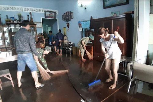 Nước từ bến xe Đức Long và dự án Công ty Bossco tràn vào nhà dân sau trận mưa lớn