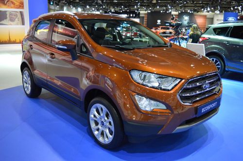 Đầu tháng 10 ô tô tiếp tục giảm giá mạnh